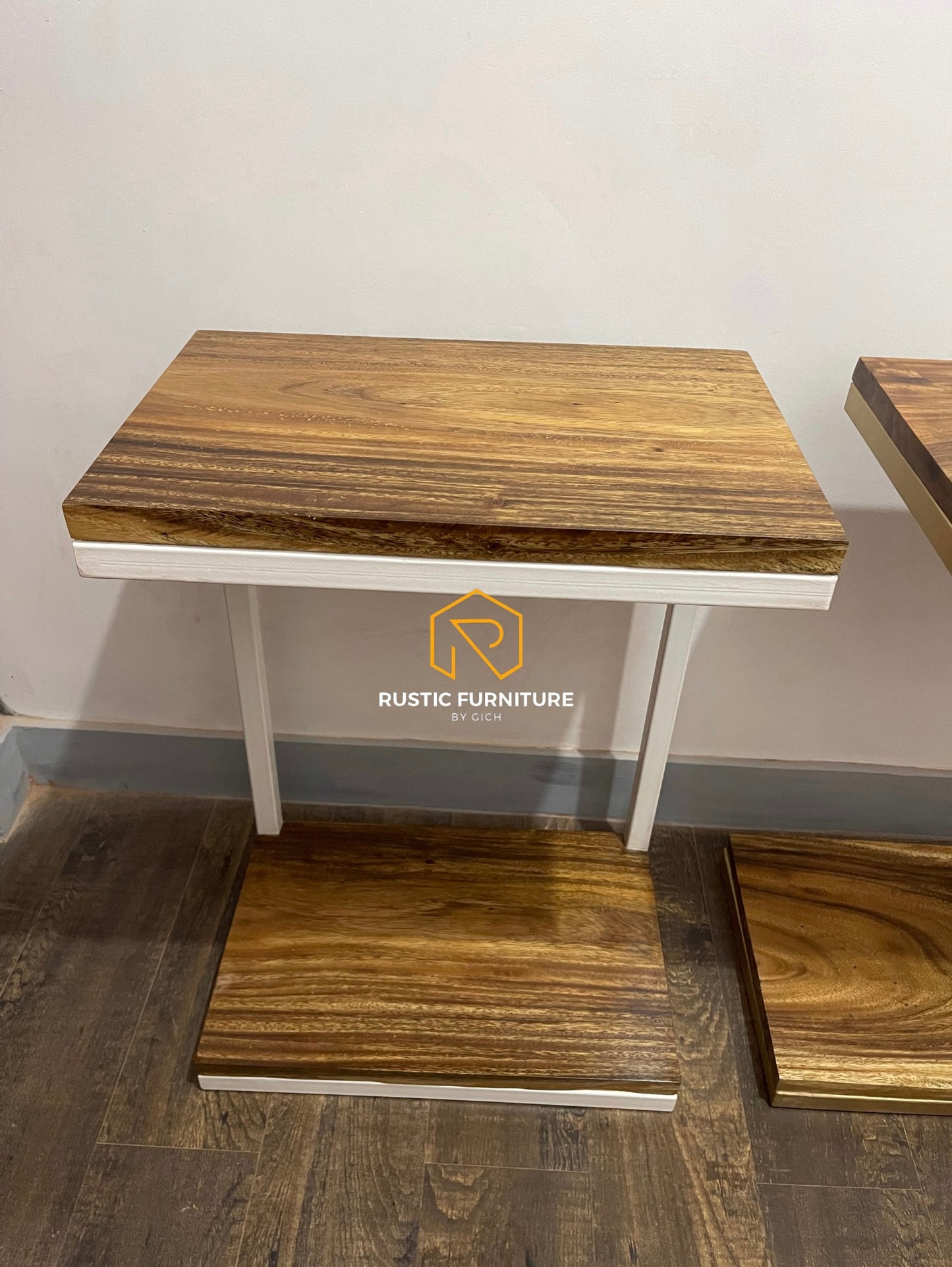 C-SHAPED LEG LAPTOP TABLE