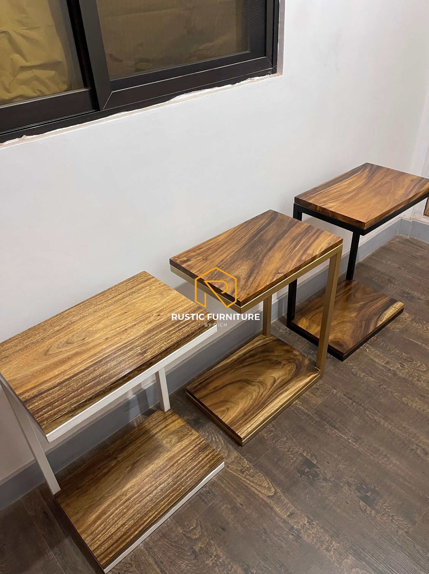 C-SHAPED LEG LAPTOP TABLE
